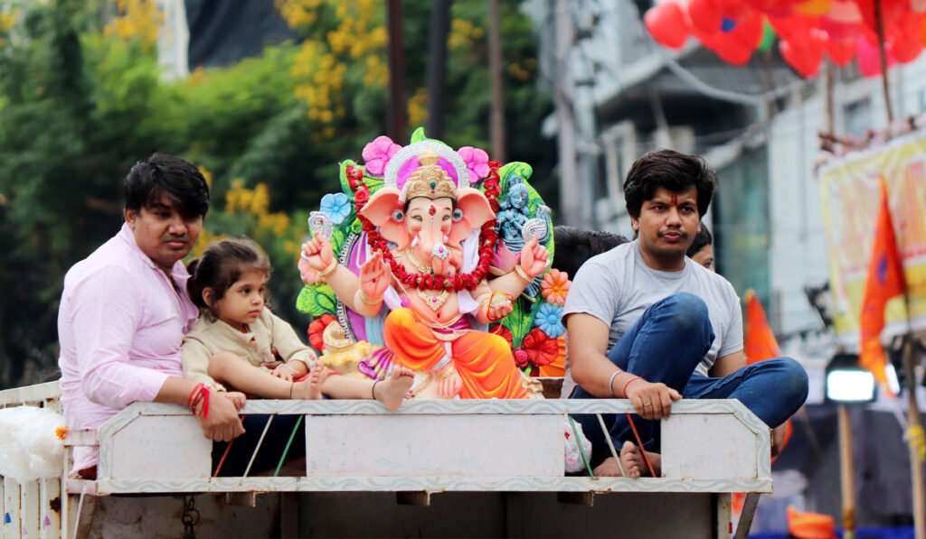 Ganpati-visarjan Ganpati-visarjan